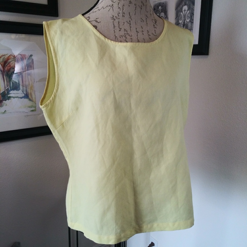 Sweet Trend Pale Yellow Shell. Zippered side. 14